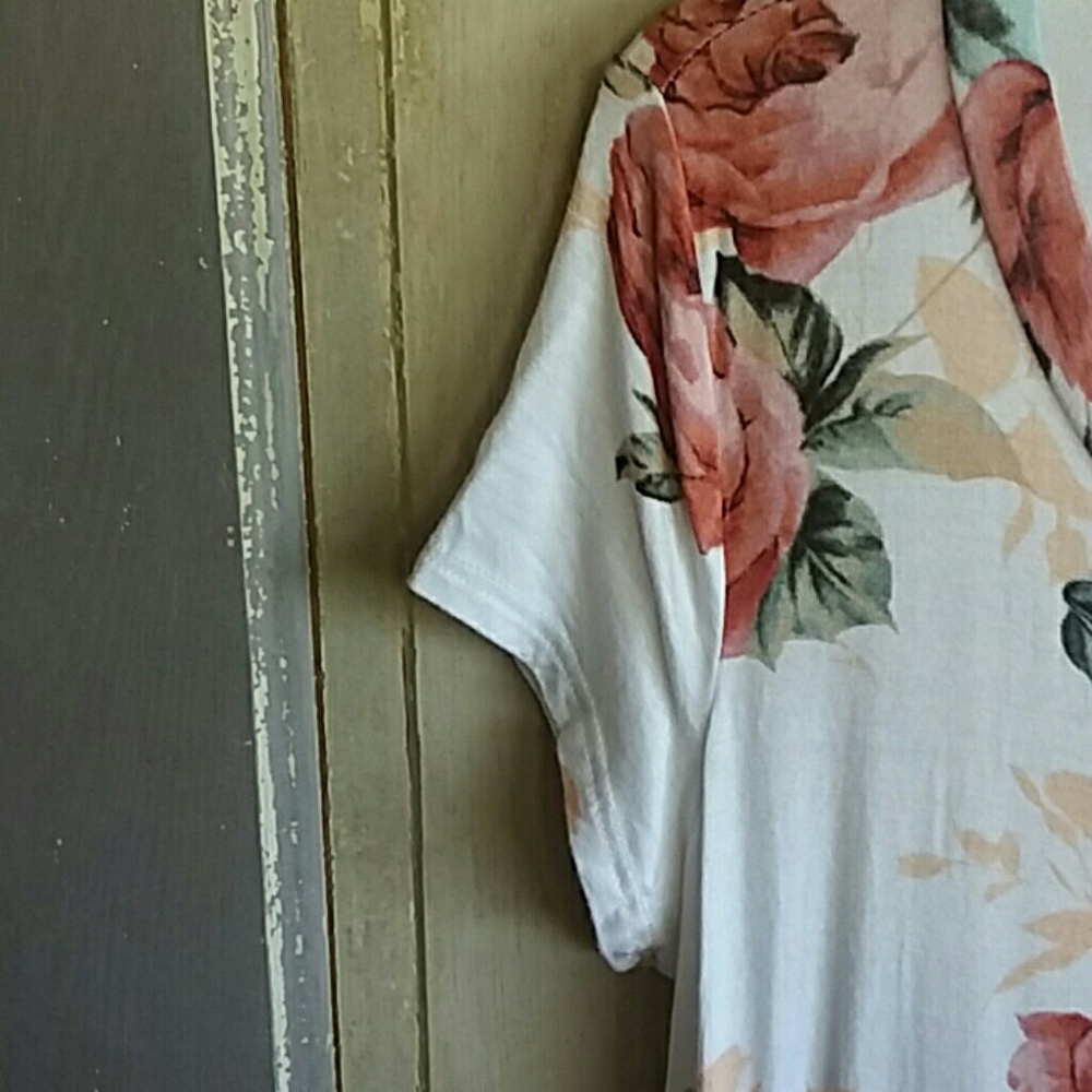 Brenda's Floral Top - Picture 4 of 5